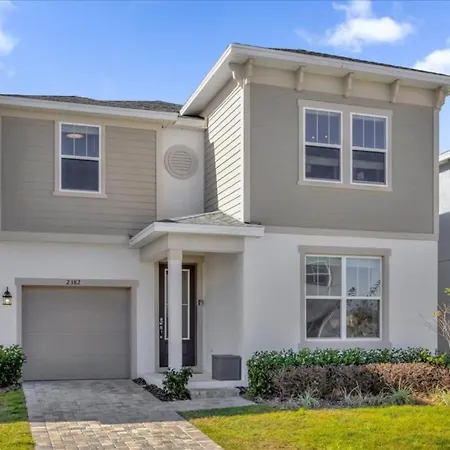 6 Bedrooms - 4,5 Bathrooms - Solara 2382Sw